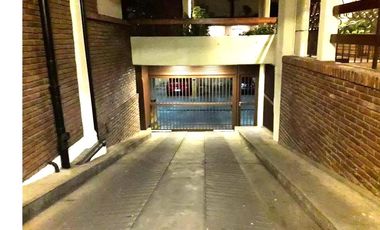 Cochera cubierta en excelente ubicación