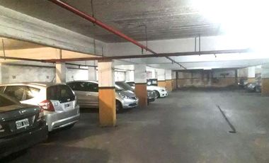 Cochera cubierta en excelente ubicación