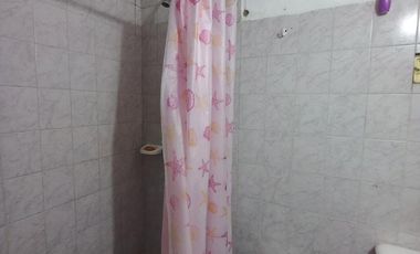 Casa   2 dptos a metros de Av. Tucuman.