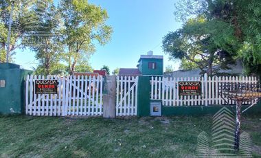 Casa   2 dptos a metros de Av. Tucuman.