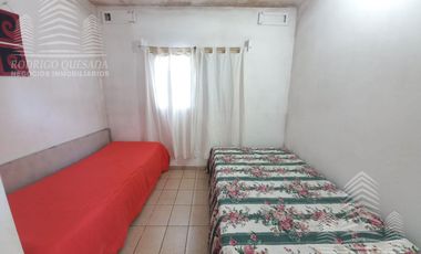 Casa   2 dptos a metros de Av. Tucuman.