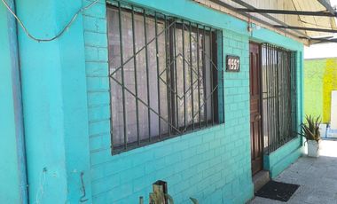 Se vende tres casas dentro de un mismo terreno