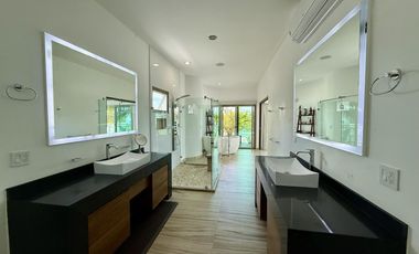 Casa en Venta con vista al lago en Lagos del Sol Cancun