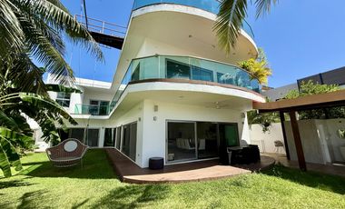 Casa en Venta con vista al lago en Lagos del Sol Cancun