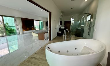 Casa en Venta con vista al lago en Lagos del Sol Cancun