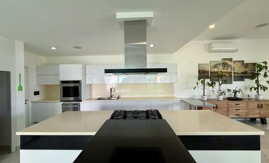 Casa en Venta con vista al lago en Lagos del Sol Cancun