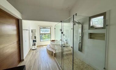 Casa en Venta con vista al lago en Lagos del Sol Cancun