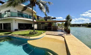 Casa en Venta con vista al lago en Lagos del Sol Cancun