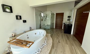 Casa en Venta con vista al lago en Lagos del Sol Cancun