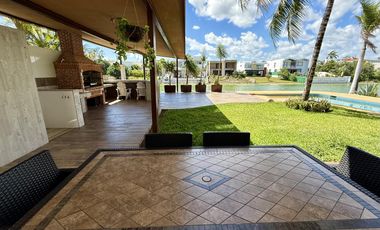 Casa en Venta con vista al lago en Lagos del Sol Cancun