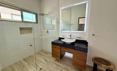 Casa en Venta con vista al lago en Lagos del Sol Cancun