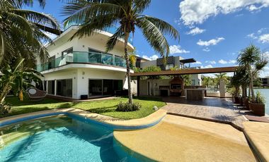 Casa en Venta con vista al lago en Lagos del Sol Cancun