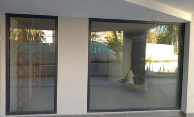 ¡Local N°2 en Duble Almeyda a pasos de Metro Ñuñoa!