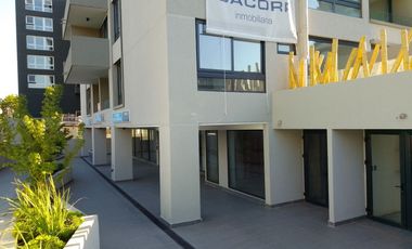 ¡Local N°2 en Duble Almeyda a pasos de Metro Ñuñoa!