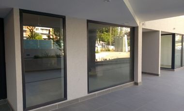 ¡Local N°2 en Duble Almeyda a pasos de Metro Ñuñoa!