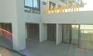 ¡Local N°2 en Duble Almeyda a pasos de Metro Ñuñoa!