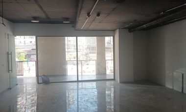 Local habilitado de 60 m² en edificio “Colores del Abra” en zona céntrica de LA FLORIDA