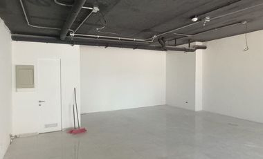 Local habilitado de 60 m² en edificio “Colores del Abra” en zona céntrica de LA FLORIDA