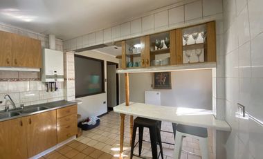 AMPLIO TERRENO Y CÓMODA PROPIEDAD EN VENTA