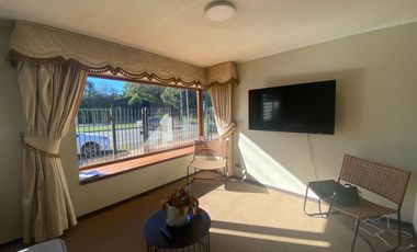 AMPLIO TERRENO Y CÓMODA PROPIEDAD EN VENTA