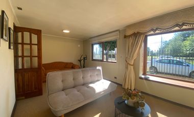 AMPLIO TERRENO Y CÓMODA PROPIEDAD EN VENTA
