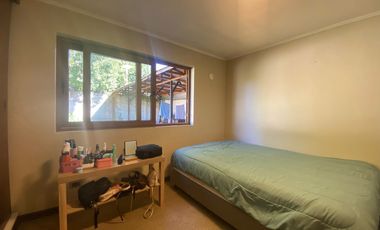 AMPLIO TERRENO Y CÓMODA PROPIEDAD EN VENTA