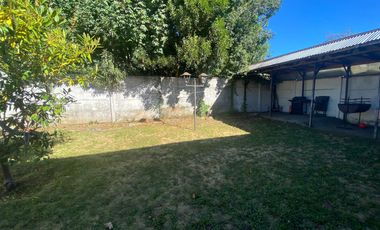 AMPLIO TERRENO Y CÓMODA PROPIEDAD EN VENTA