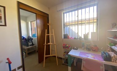 AMPLIO TERRENO Y CÓMODA PROPIEDAD EN VENTA