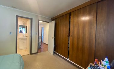 AMPLIO TERRENO Y CÓMODA PROPIEDAD EN VENTA