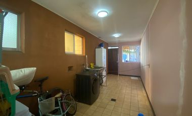 AMPLIO TERRENO Y CÓMODA PROPIEDAD EN VENTA