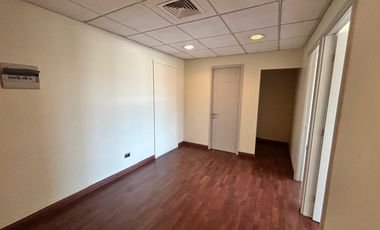 OFICINA EN EXCELENTE SECTOR DE LO BARNECHEA