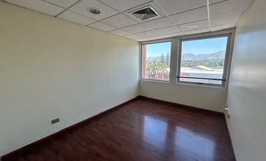 OFICINA EN EXCELENTE SECTOR DE LO BARNECHEA