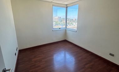 OFICINA EN EXCELENTE SECTOR DE LO BARNECHEA