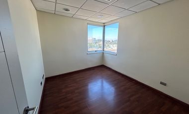 OFICINA EN EXCELENTE SECTOR DE LO BARNECHEA