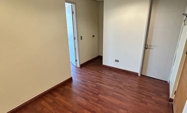 EXCELENTE OFICINA CON AMPLIOS ESPACIOS