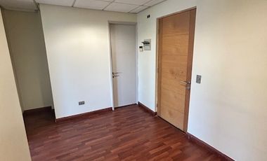 EXCELENTE OFICINA CON AMPLIOS ESPACIOS