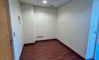 EXCELENTE OFICINA CON AMPLIOS ESPACIOS