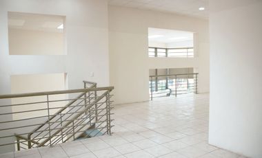 120 UF  280m2 dos niveles libres