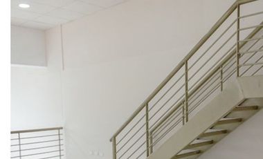 120 UF  280m2 dos niveles libres