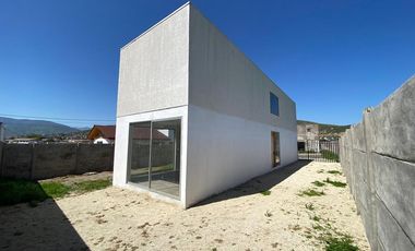 Amplia casa nueva en condominio