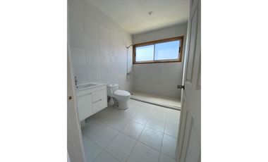 Amplia casa nueva en condominio