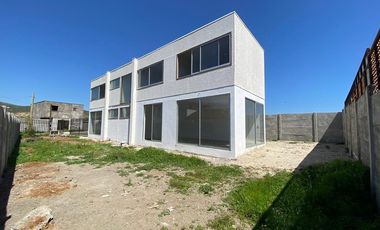 Amplia casa nueva en condominio