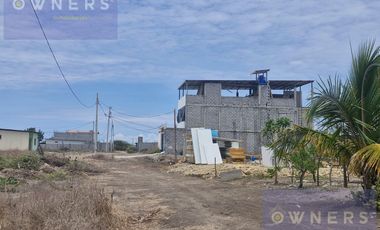 TERRENO ESQUINERO EN SANTA ELENA (LC)