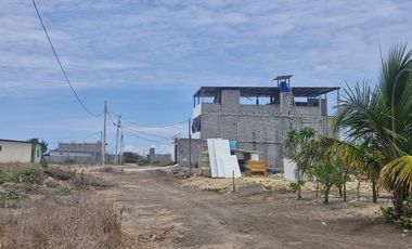 TERRENO ESQUINERO EN SANTA ELENA (LC)