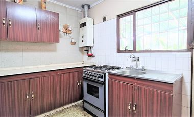 Arriendo de casa de dos pisos AMOBLADA, 4 dormitorios, en Quillota – Los Naranjos. $620.000