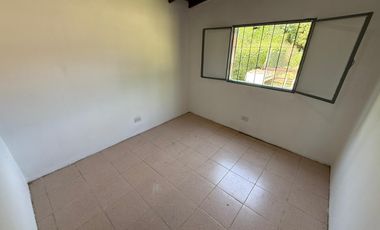 Casa en Alquiler permanente, Barrio Los Pinos, Exaltación de la cruz.