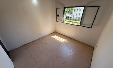 Casa en Alquiler permanente, Barrio Los Pinos, Exaltación de la cruz.