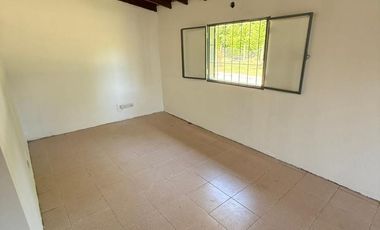 Casa en Alquiler permanente, Barrio Los Pinos, Exaltación de la cruz.