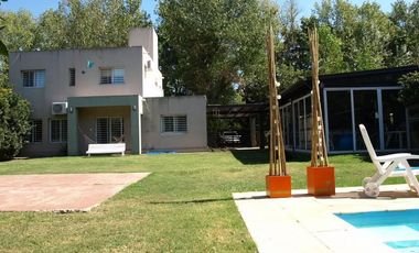 Casa impecable en Roldan, moderna , apta credito