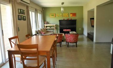 Casa impecable en Roldan, moderna , apta credito